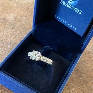 Gorgeous Swarovski Ring Size 5